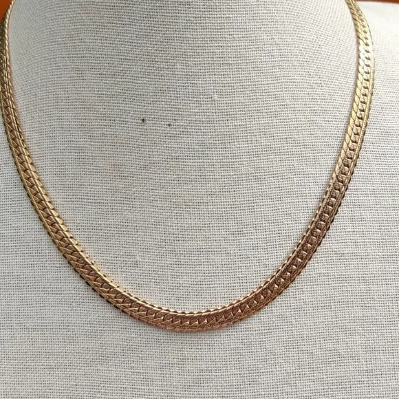 Vintage silky gold tone chain necklace - Picture 2 of 5
